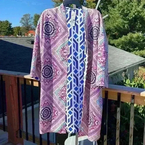 Chico's Sweaters - Chico’s open front wrap women’s size 4, bell sleeves, geometric pattern